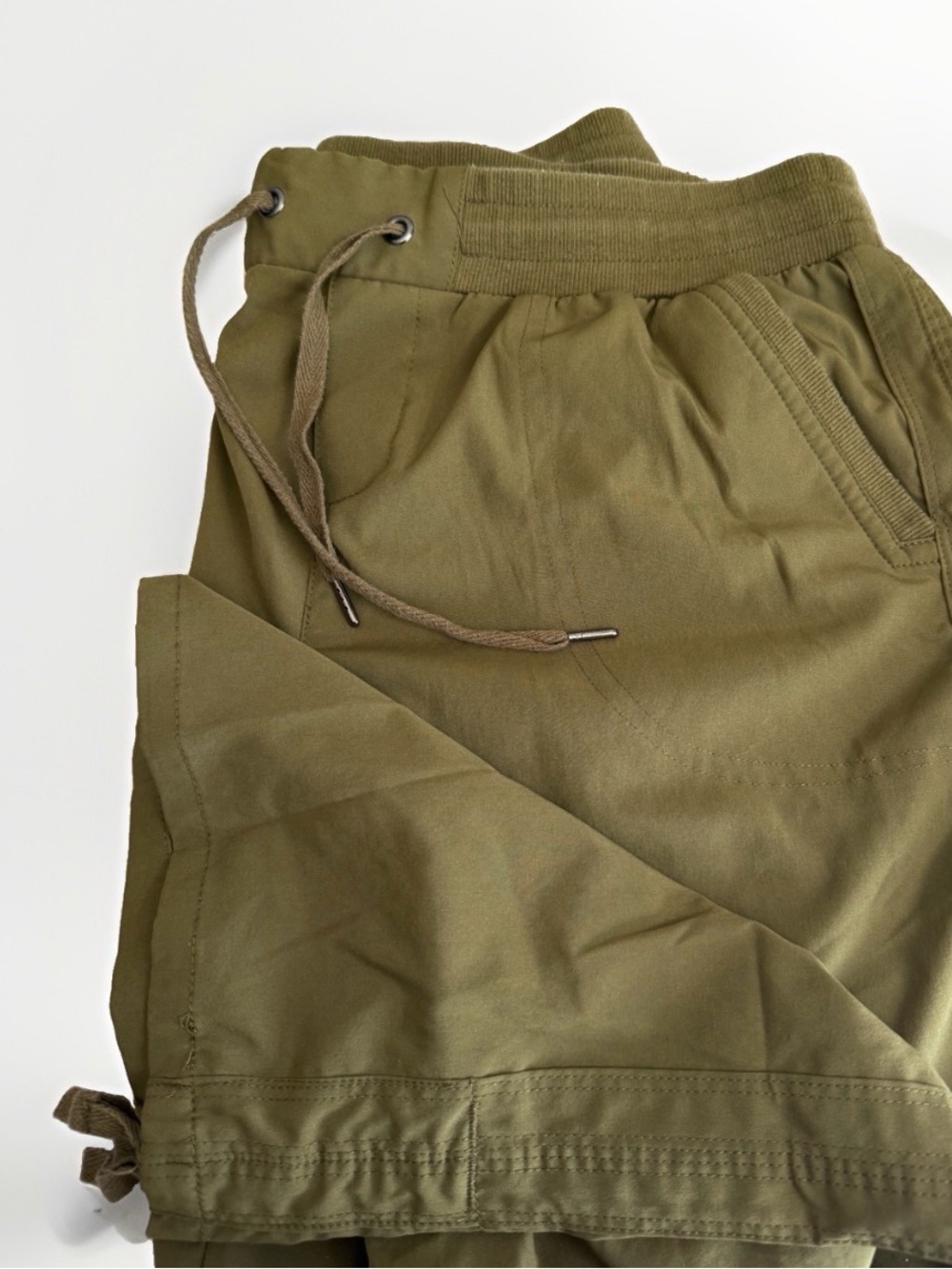 Attyre Woman Pants size 12 Olive Green Polyester Pull on Drawstring Ruched Capri